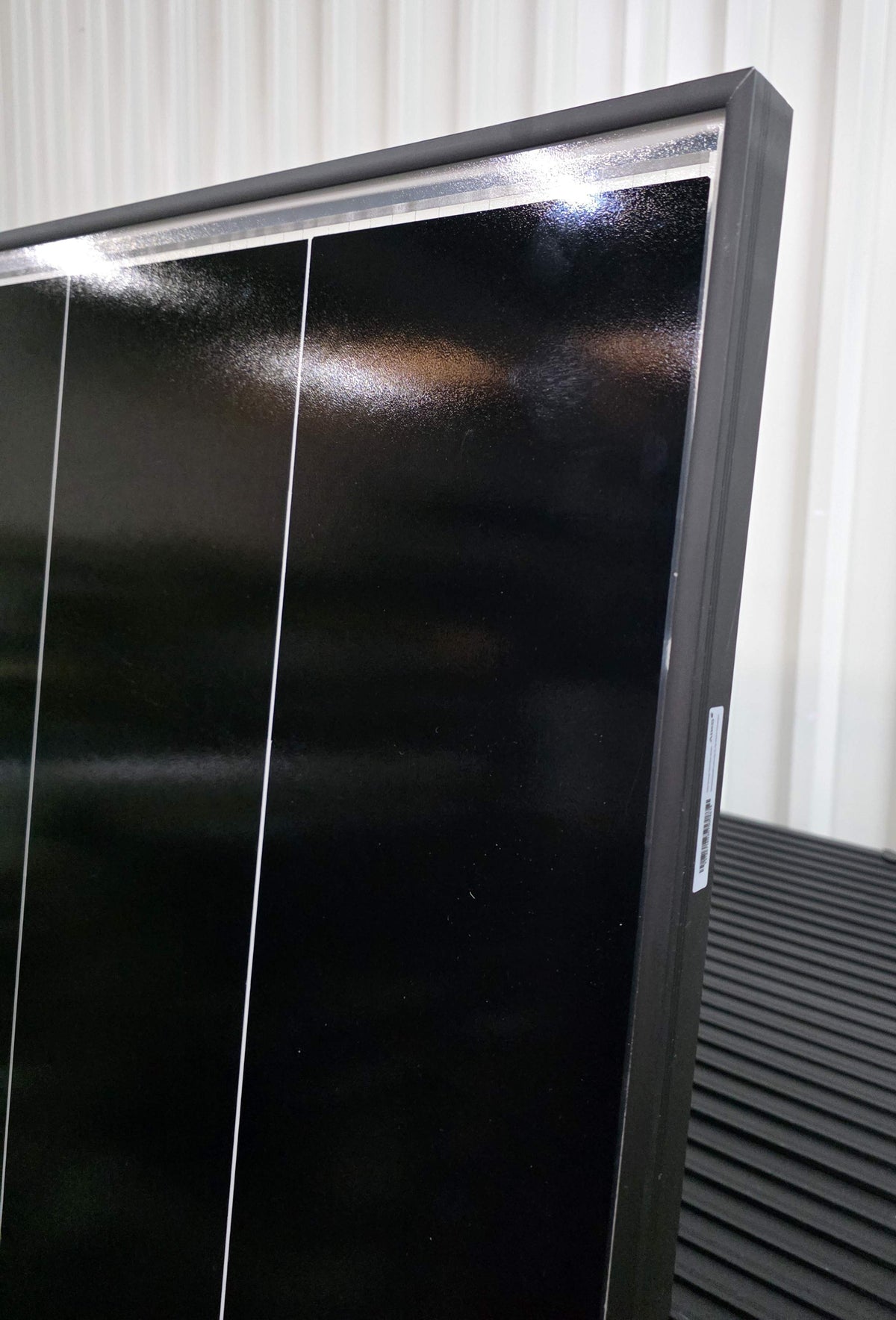 AIKO Neostar 2P+ 485W Solarmodul Eck- und Nahaufnahme