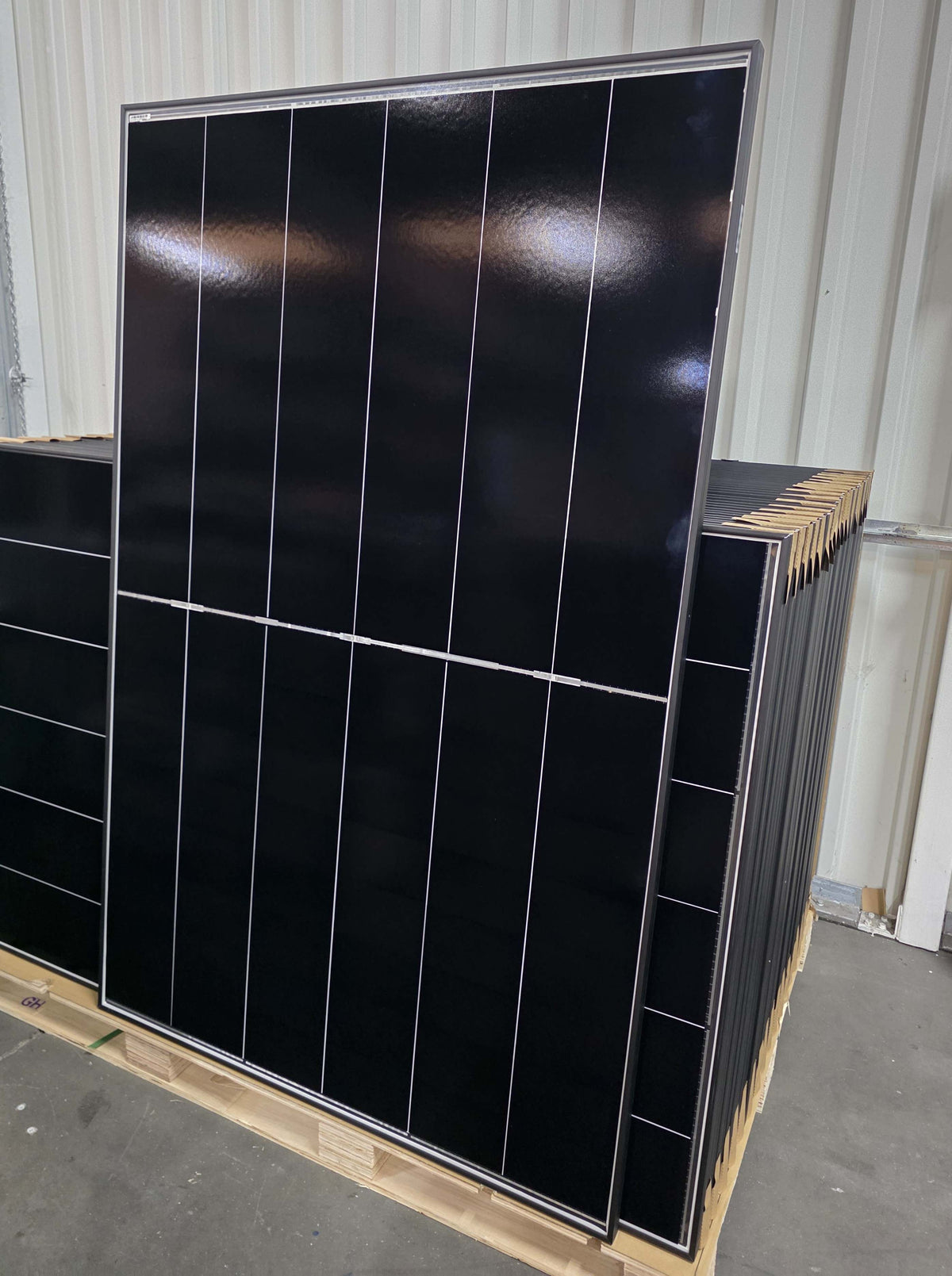 AIKO Neostar 2P+ 485W Solarmodul auf Palette