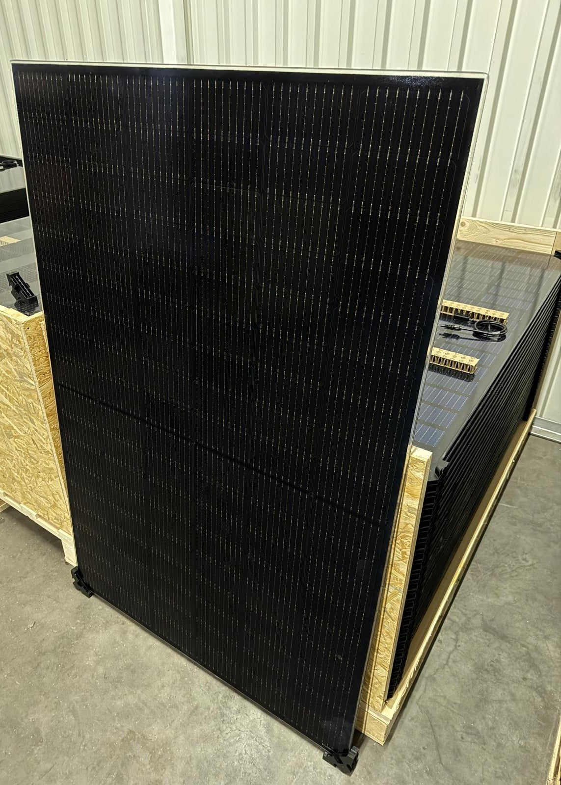 435W_SOLID_Bifacial_vollschwarz_Rahmenlos_B.108_Glas-Glas_Solarmodul_N-Typ_TOPCon