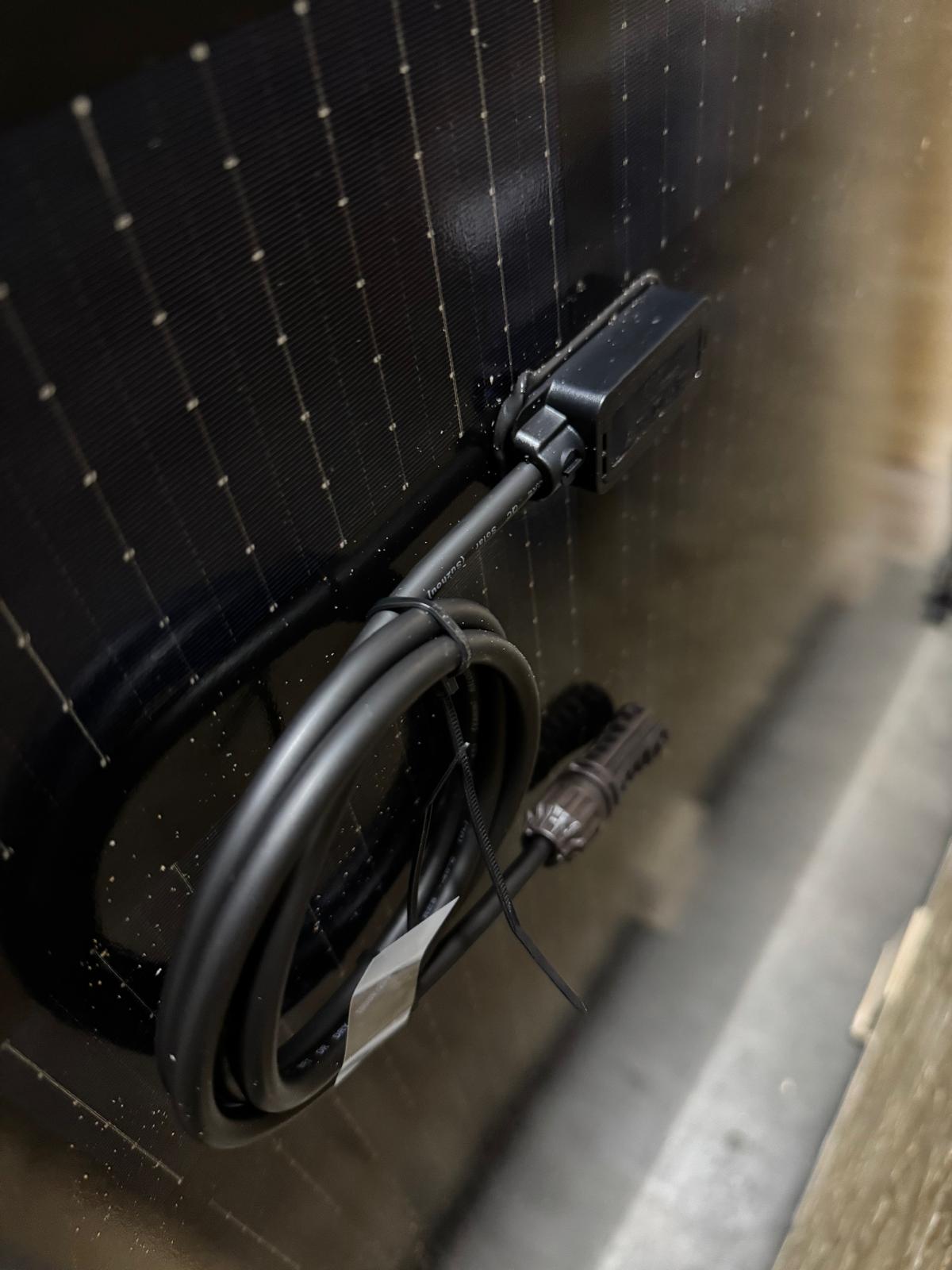 435W_SOLID_Bifacial_vollschwarz_Rahmenlos_B.108_Glas-Glas_Solarmodul_N-Typ_TOPCon