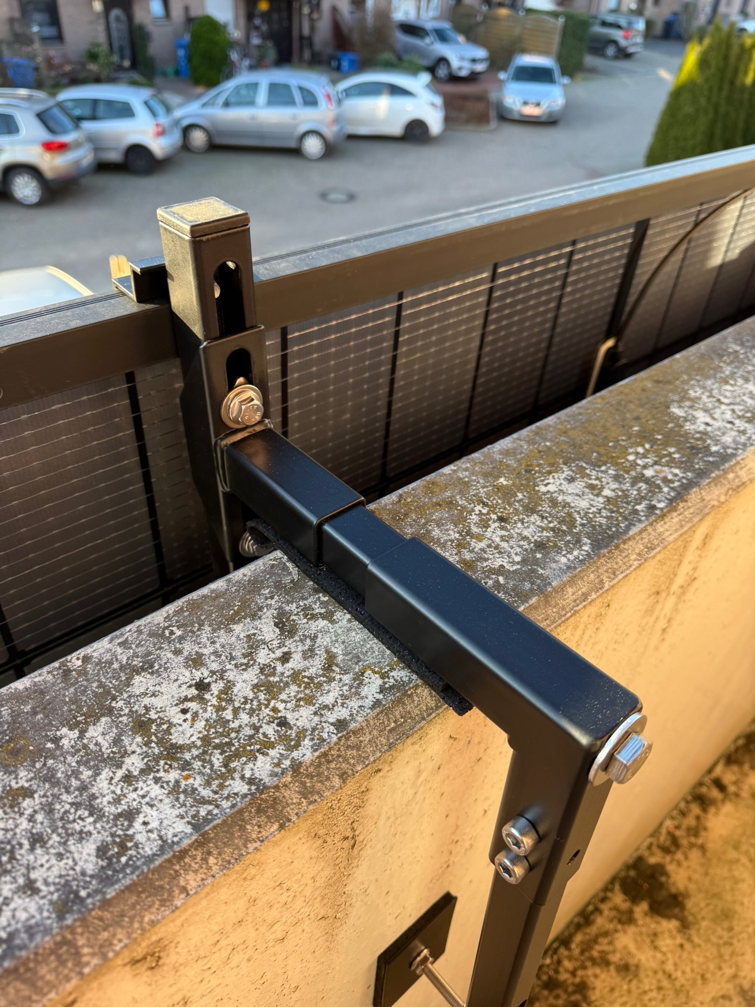 Wattstone Balkonhalterung für Betonbalkone mit Mauerstärken 10 bis 18cm für 1 Modul inklusive Absturzsicherung