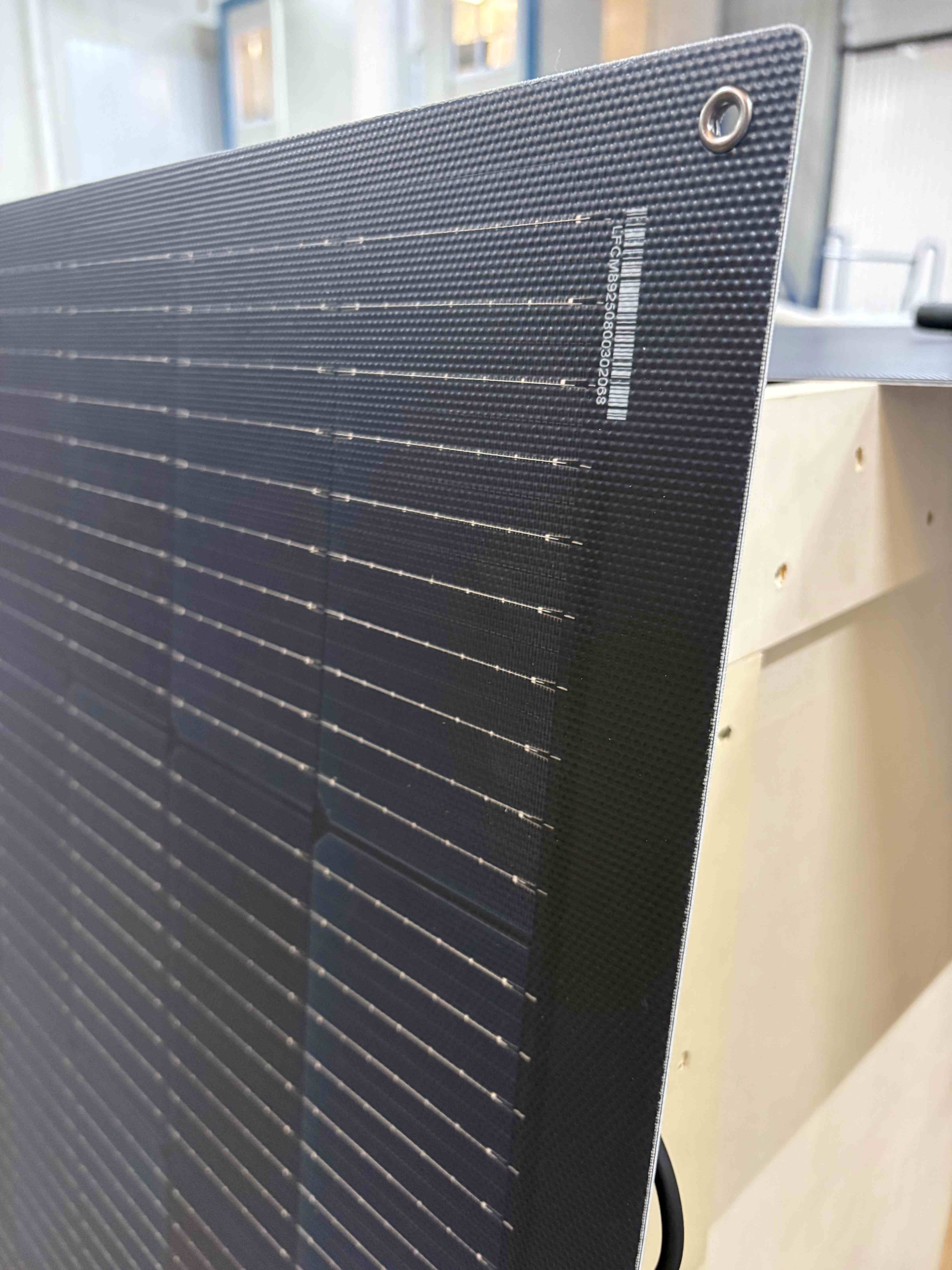200W HUX-POWER® · Flexibles Solarpanel mit Ösen · Full Black · 1140x915x3 mm Solarpanel Solarmodul Photovoltaik