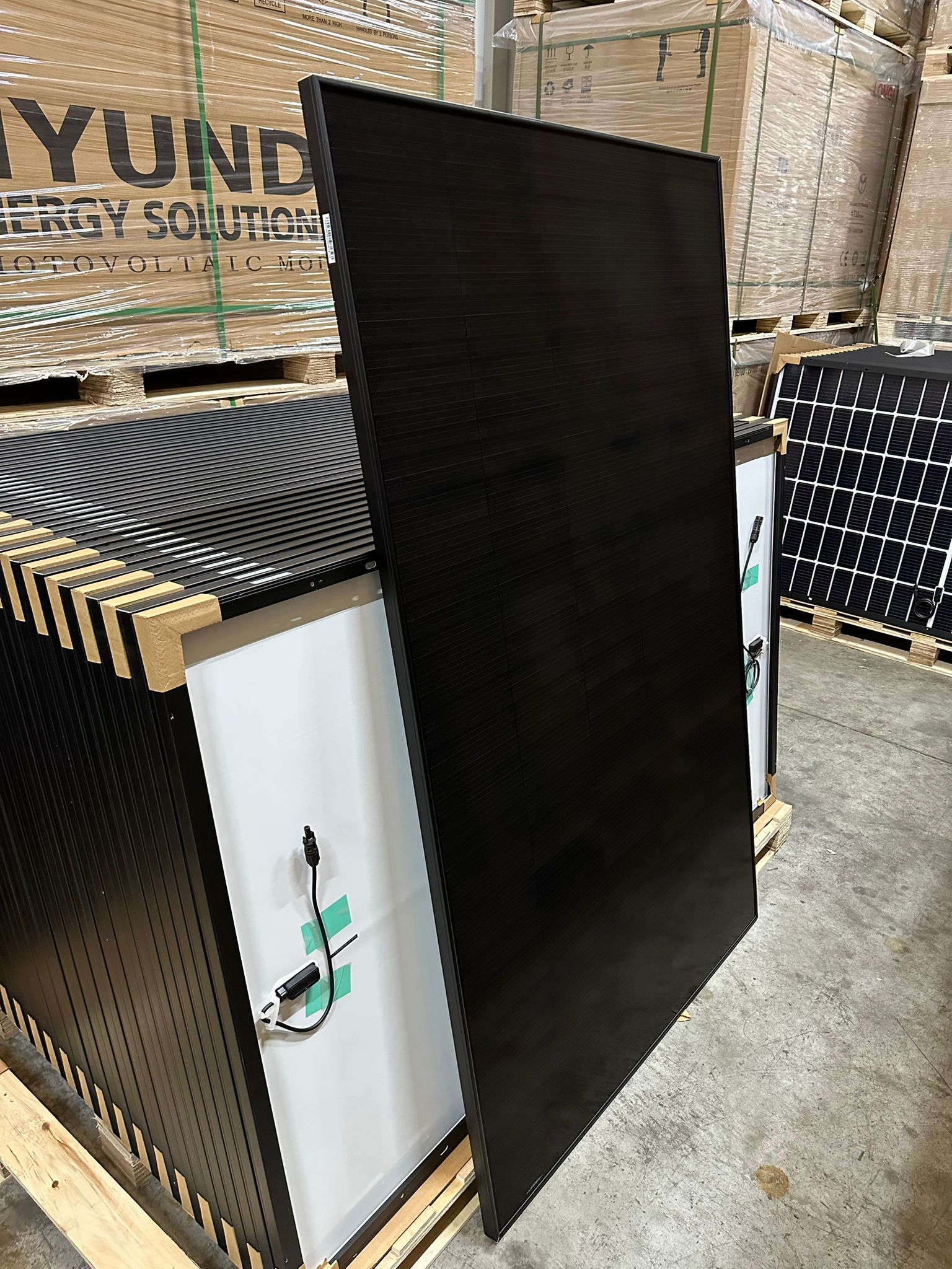 415W HYUNDAI FULL BLACK HiE-S415DG SHINGLED TECHNOLOGY 1812x1096x30mm solar panel solar module photovoltaic 